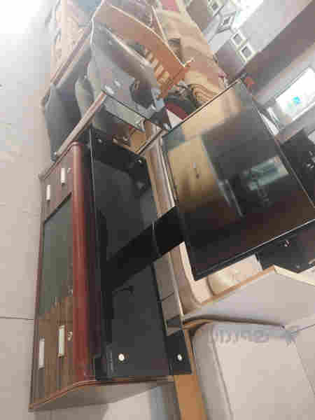 تیڤی و مێزی تیڤی