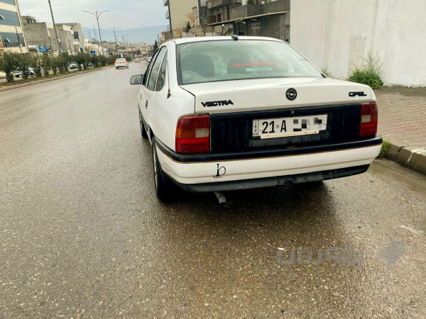 ئۆپڵ ڤیکترا 1990 - 3