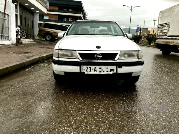 ئۆپڵ ڤیکترا 1990