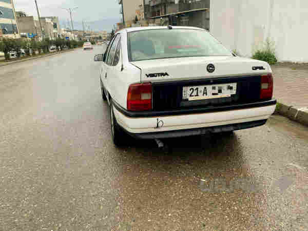 ئۆپڵ ڤیکترا 1990 - 3