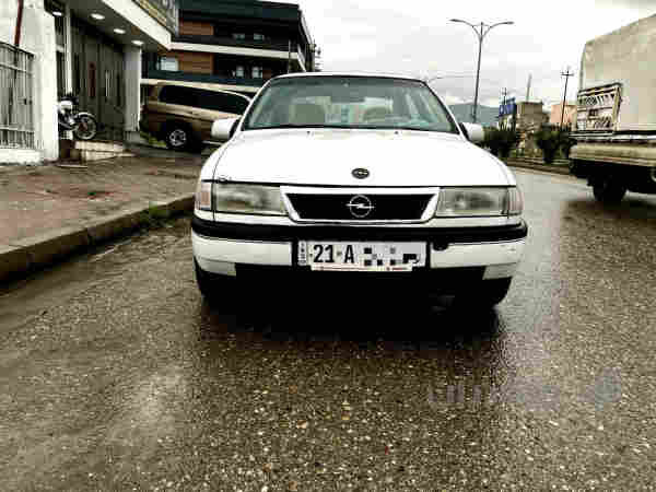 ئۆپڵ ڤیکترا 1990