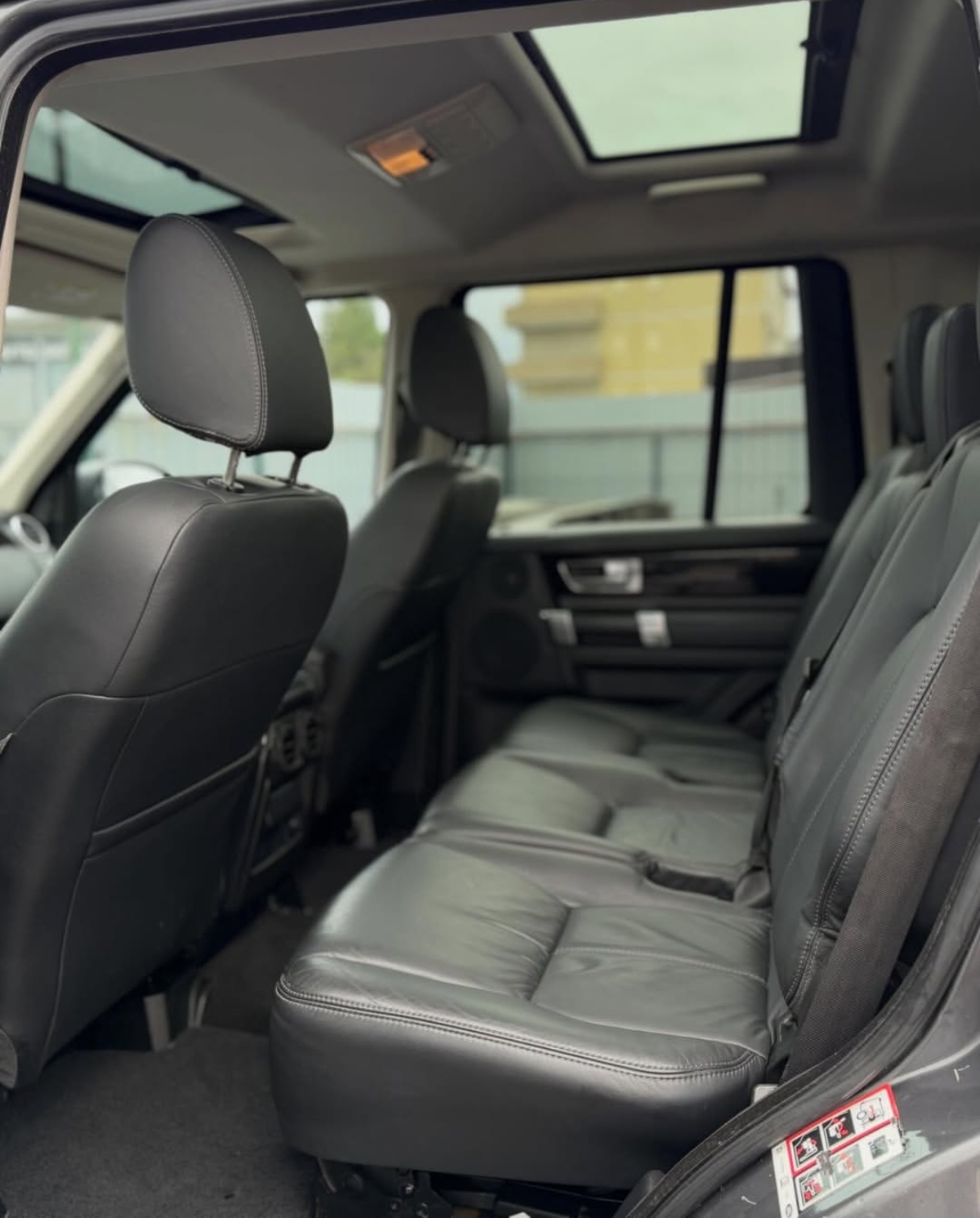 Land Rover Discovery 5