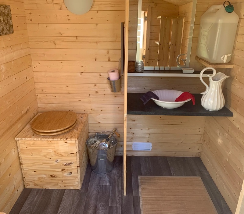 Cabane sanitaire du tonneau Figuier