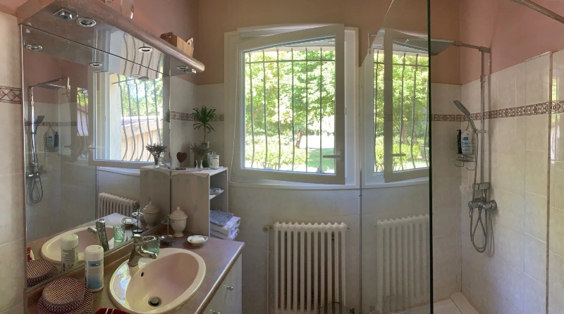 Salle de bain partagée des chambres