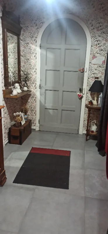 Entrée commune aux deux chambres