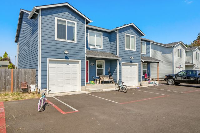847 W Oak St -2