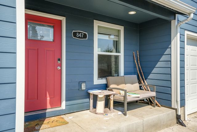 847 W Oak St -3