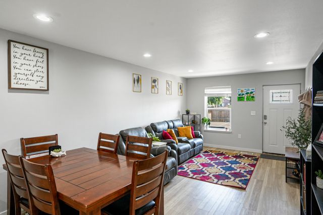 847 W Oak St -5
