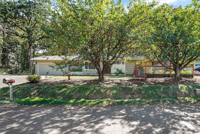 3210 SW Cascade-1