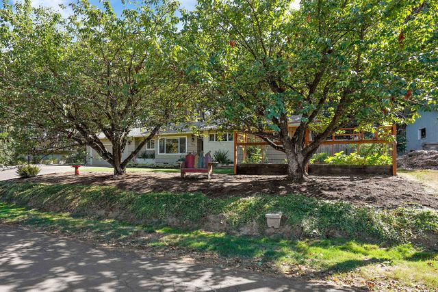 3210 SW Cascade-2