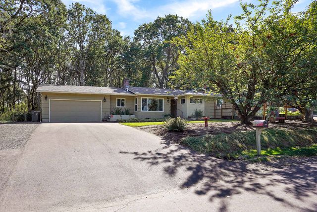3210 SW Cascade-3