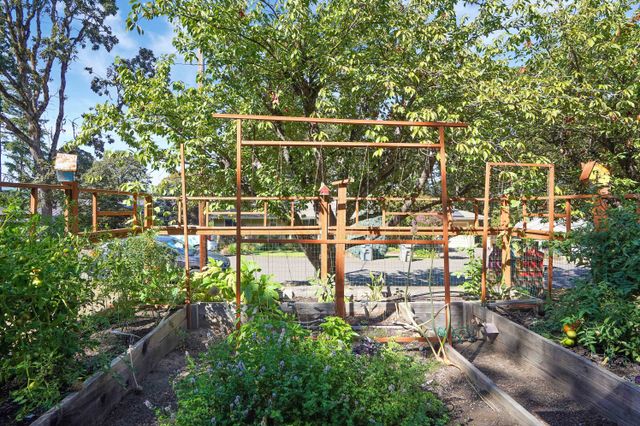 3210 SW Cascade-7
