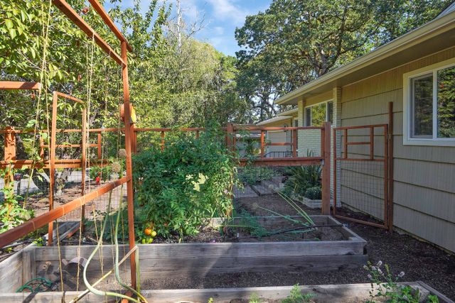 3210 SW Cascade-8