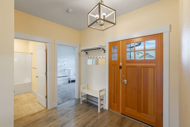 552 NE Dogwood St-7