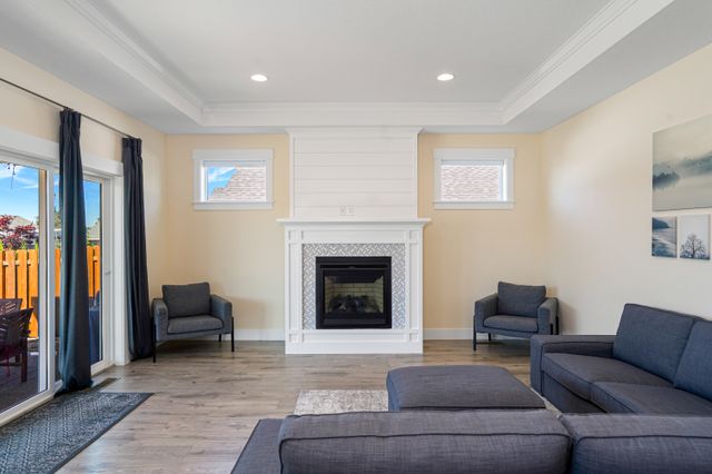 552 NE Dogwood St-8