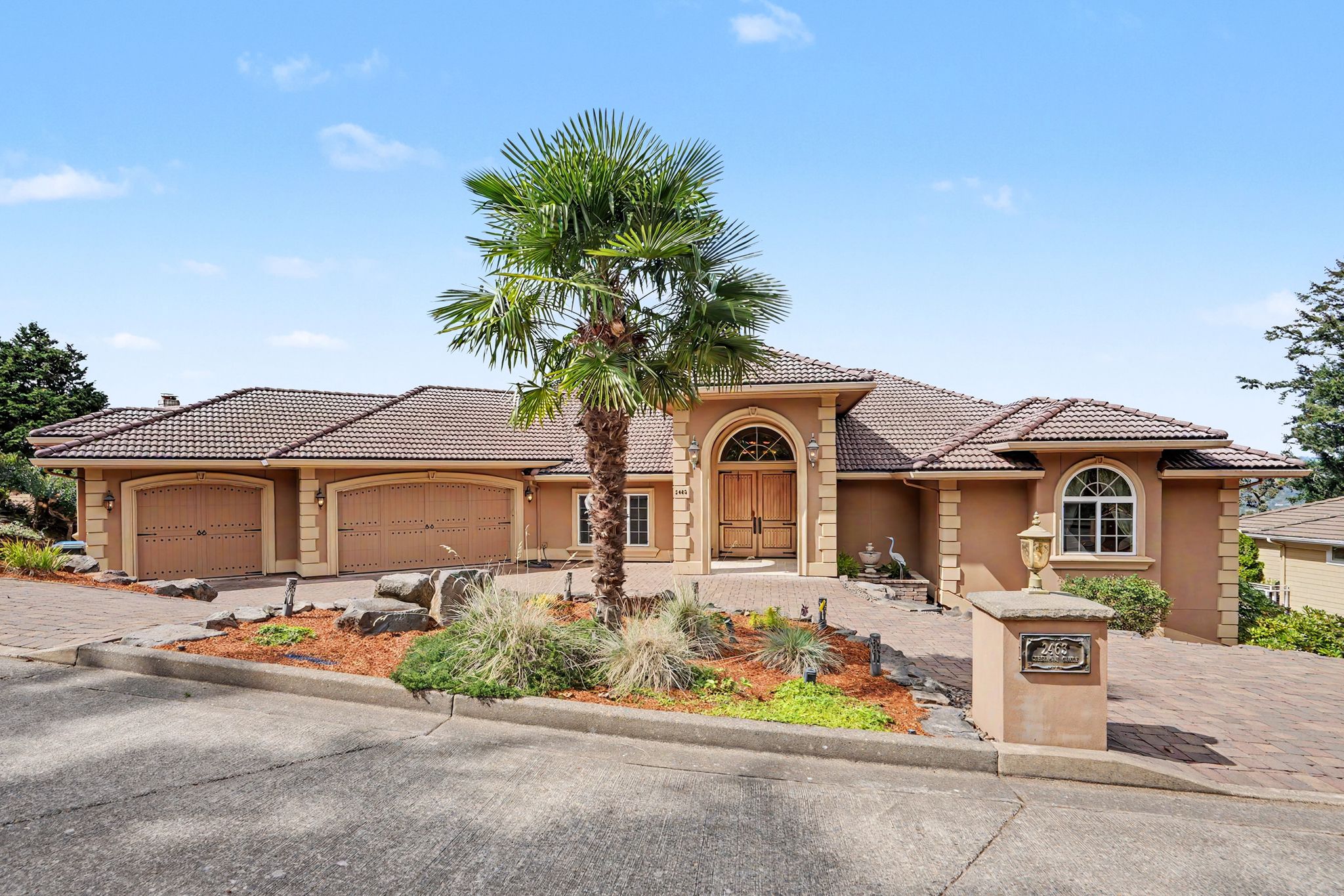 Crestmont02