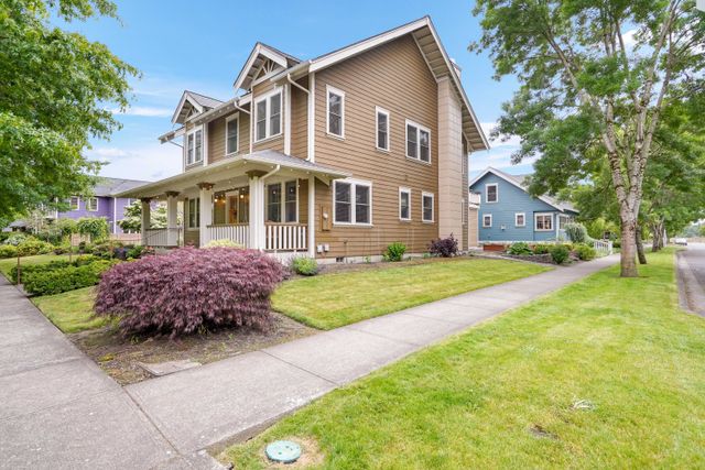 1235 Gwinn st Monmouth-4