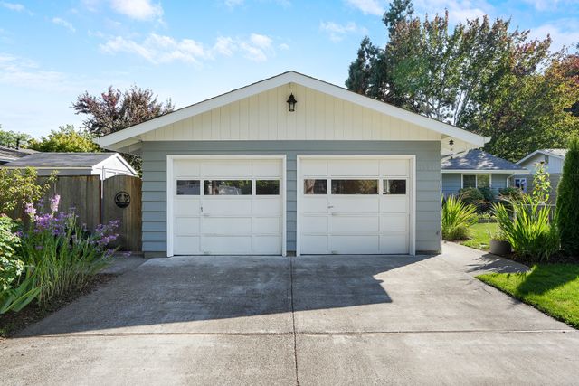 3590 NW jackson-5