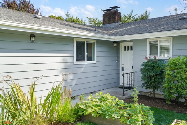 3590 NW jackson-9