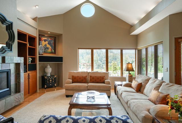 924 Creekside Dr-6