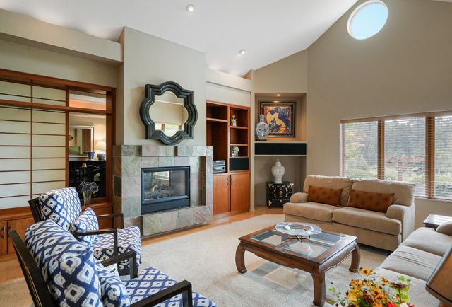 924 Creekside Dr-7