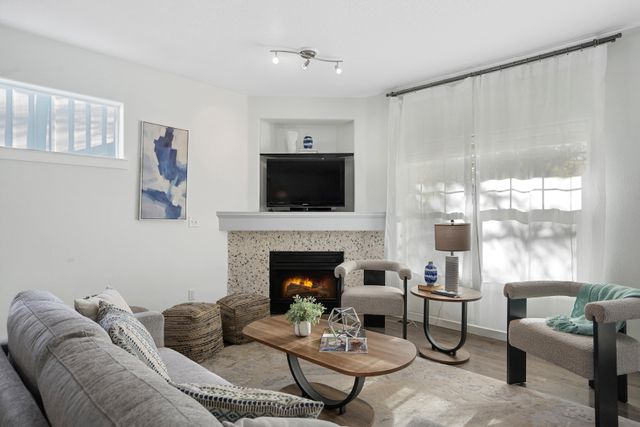 3203 NW foxtail-8