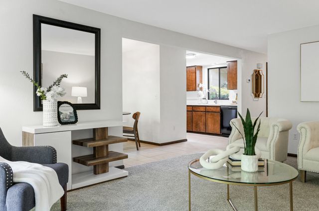 1676 Country Club-7