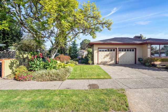 1245 NW Beca Ave-3