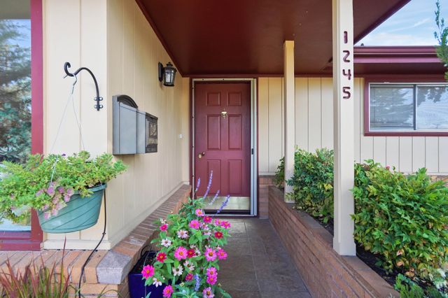 1245 NW Beca Ave-4