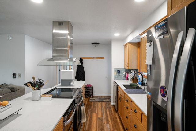 3208 Foxglove St-10