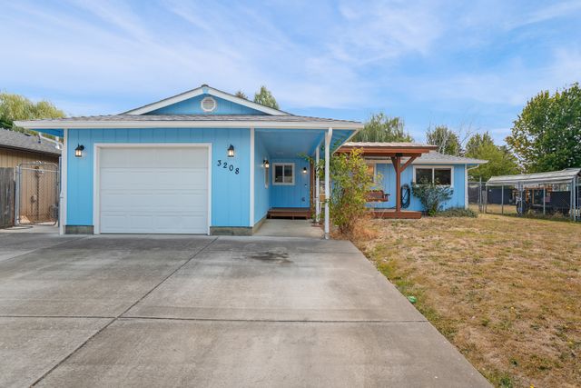 3208 Foxglove St-1