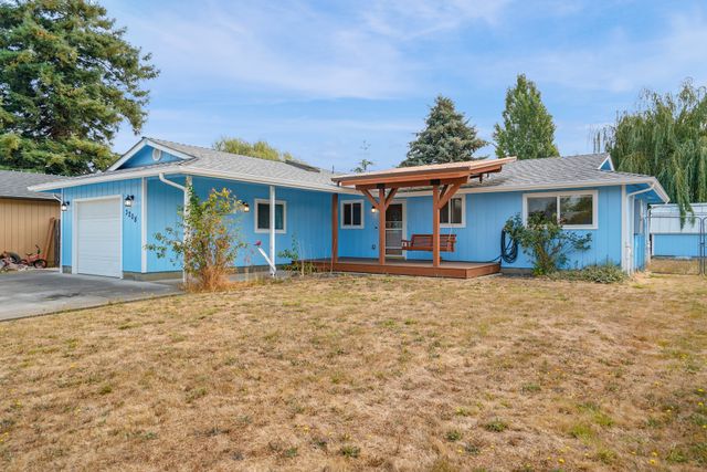 3208 Foxglove St-2