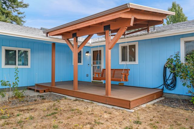 3208 Foxglove St-5