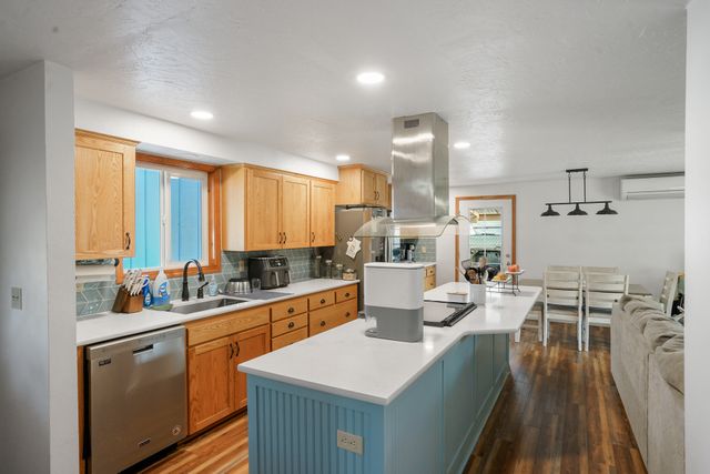 3208 Foxglove St-7