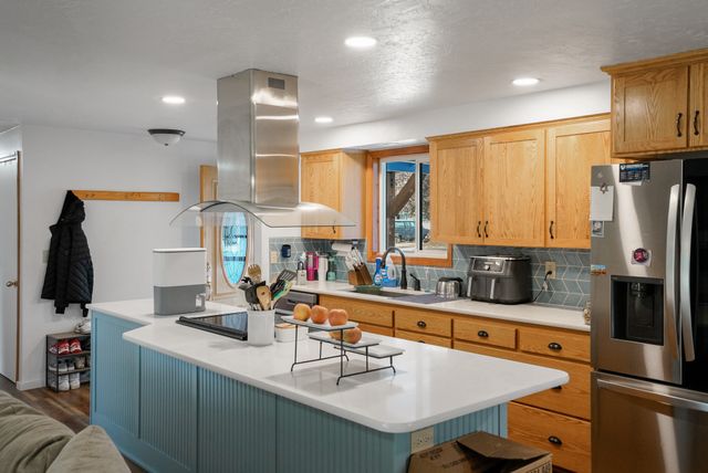 3208 Foxglove St-9