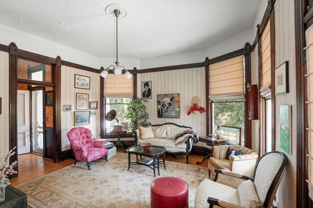 1006 pine st-10