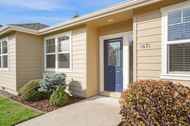1691 25th Ave-7