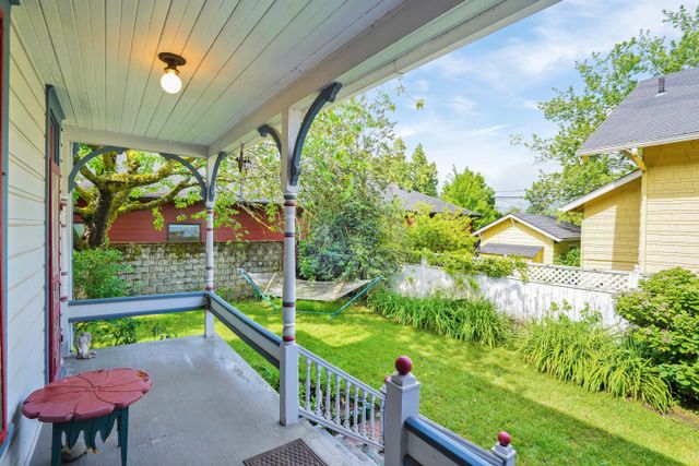 1820 Court St NE-8