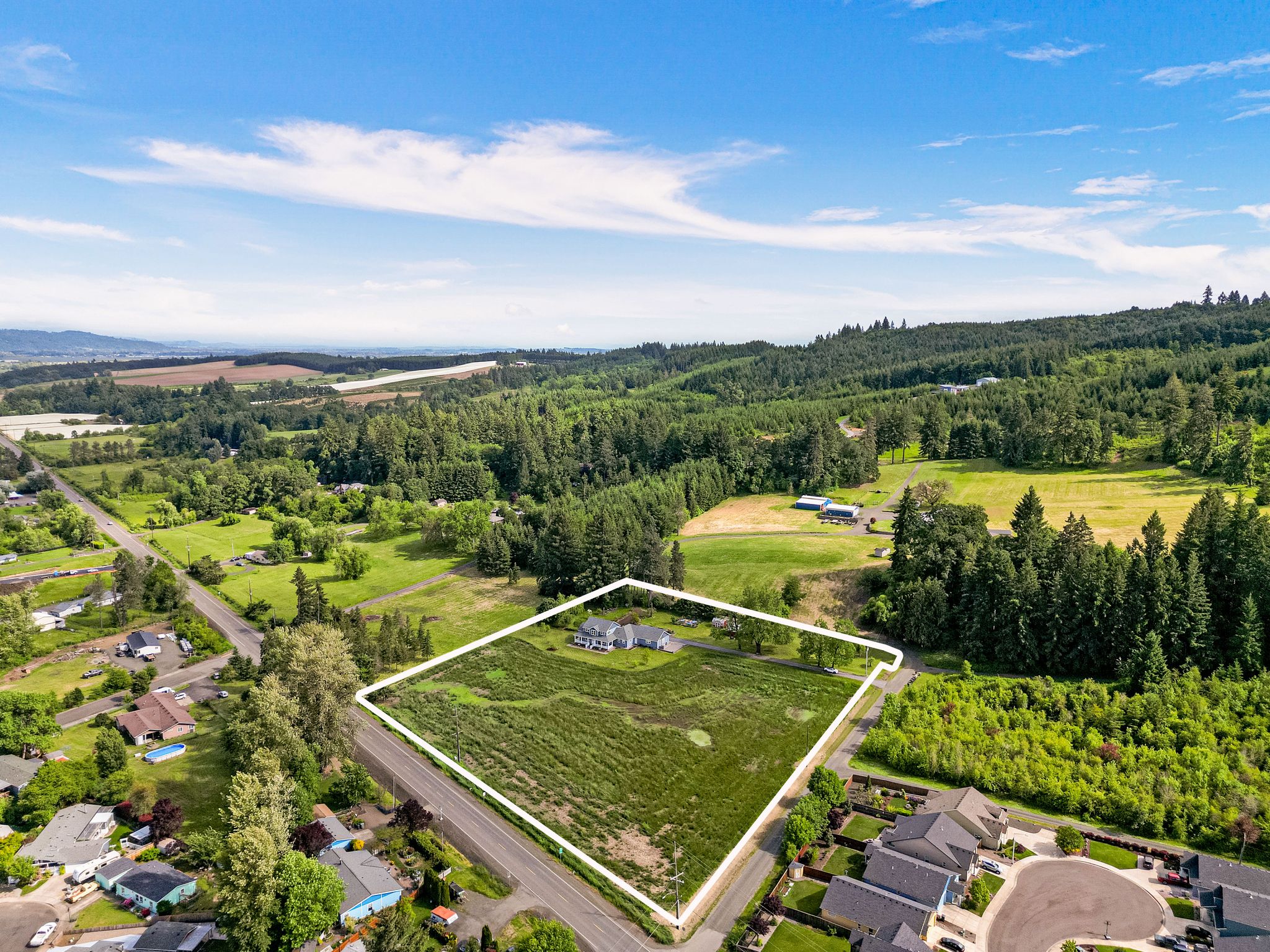4.95 Acres on the edge of City limits