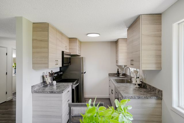1035 SW Poplar-10