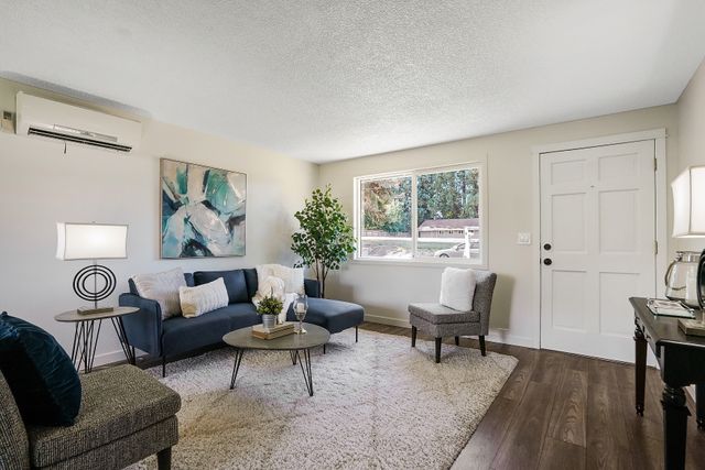 1035 SW Poplar-4