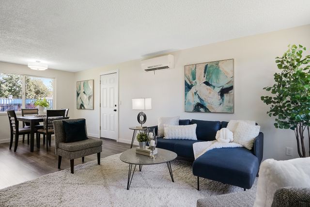 1035 SW Poplar-6