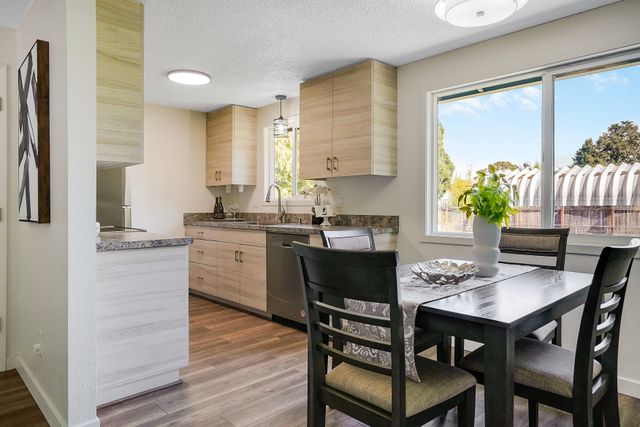 1035 SW Poplar-9