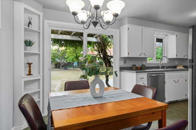 361 NE Cambridge Cir-10
