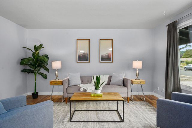 361 NE Cambridge Cir-4
