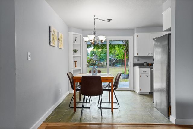 361 NE Cambridge Cir-9