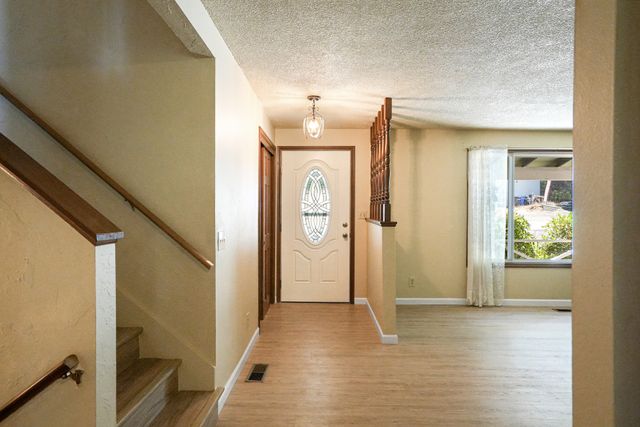 6875 Sunset Way-10