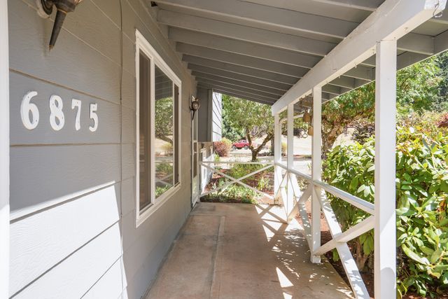 6875 Sunset Way-5