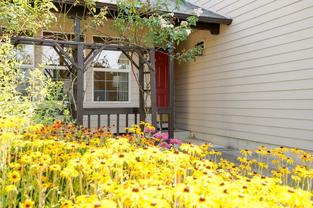 1218 NE Conroy Place-4