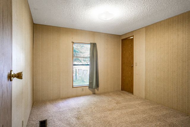 413 SW Butterfield-10